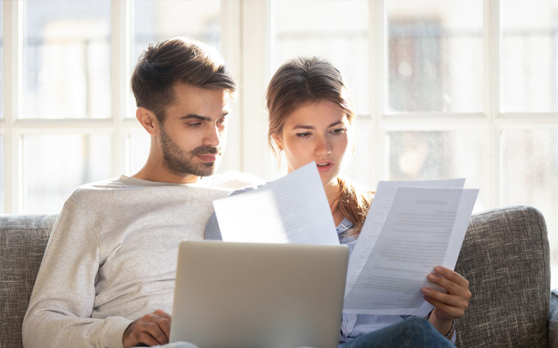 couple researching Free Mold Inspection